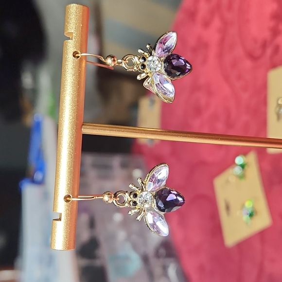 “Queen Bee” Royal Purple/White Crystal Bees 14kt Gold Hook Earrings 1" Length - Picture 4 of 4